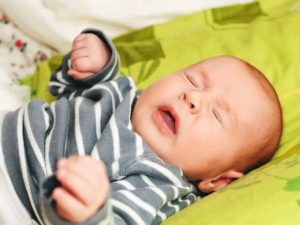 tre-so-sinh-bi-nghet-mui