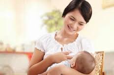 khi bi mat sua me nen an gi