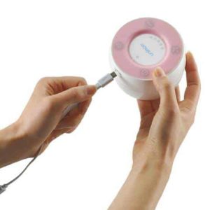 Máy hút sữa Unimom Minuet có thể sạc pin bằng đầu cắm điện USB